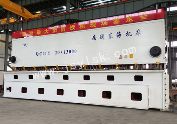 QC11Y-20*13000大型剪板机